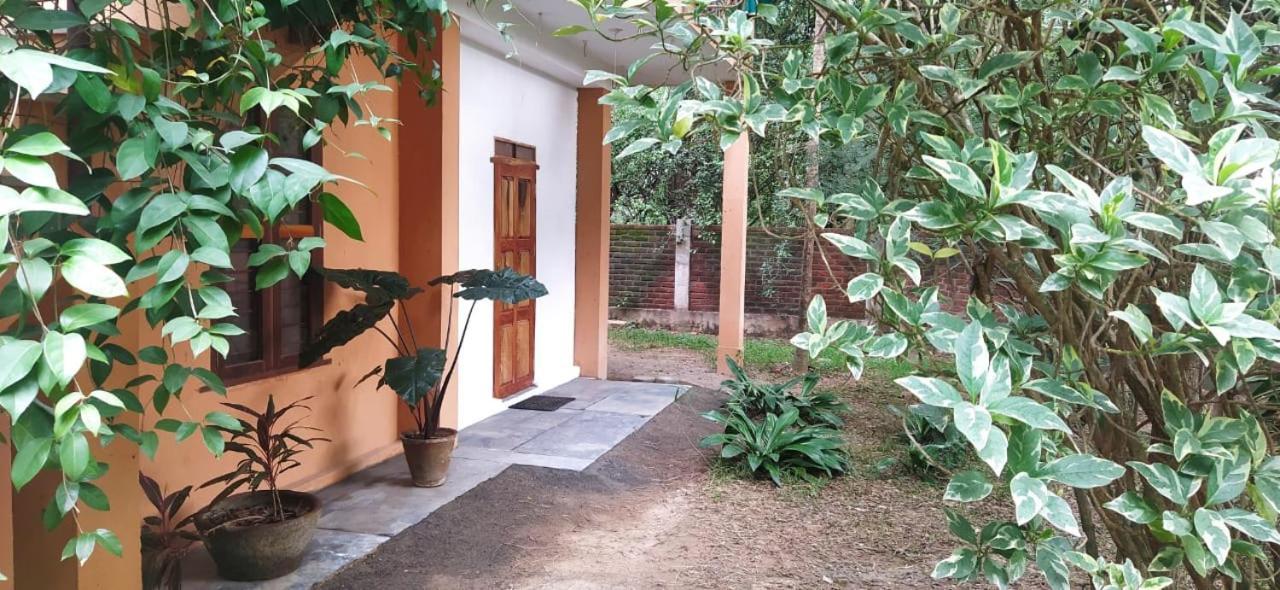 Isai Ambalam Guest House Puducherry Buitenkant foto