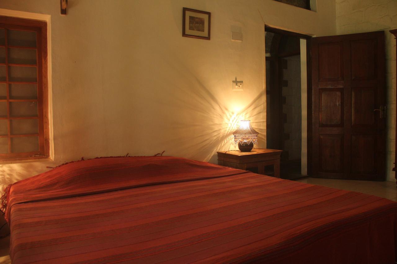 Isai Ambalam Guest House Puducherry Buitenkant foto
